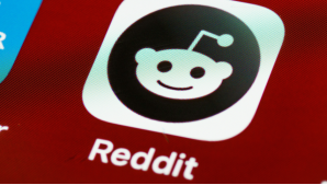 Reddit-এর নতুন AI নিষেধাজ্ঞা: ওপেন সোর্স কমিউনিটিতে বিতর্ক